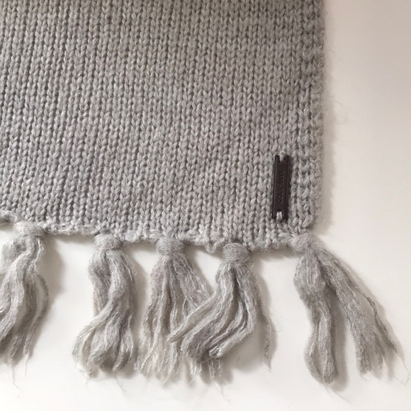 Cole Haan wool wrap/scarf. - Picture 1 of 4